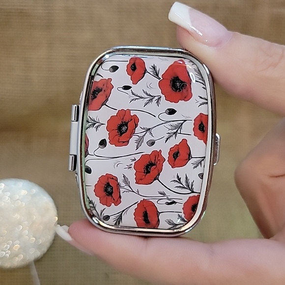 Beyond Adorable Accessories - 🔥LAST ONE🔥 POPPY TRINKET PILL BOX